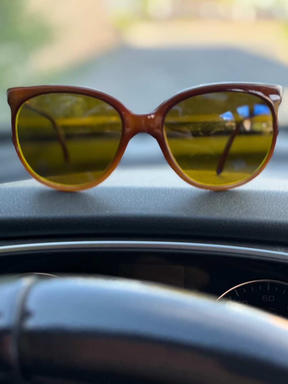 VAURNET VINTAGE Cat-Eye Sunglasses with Yellow Lenses — Unisex French Fashion